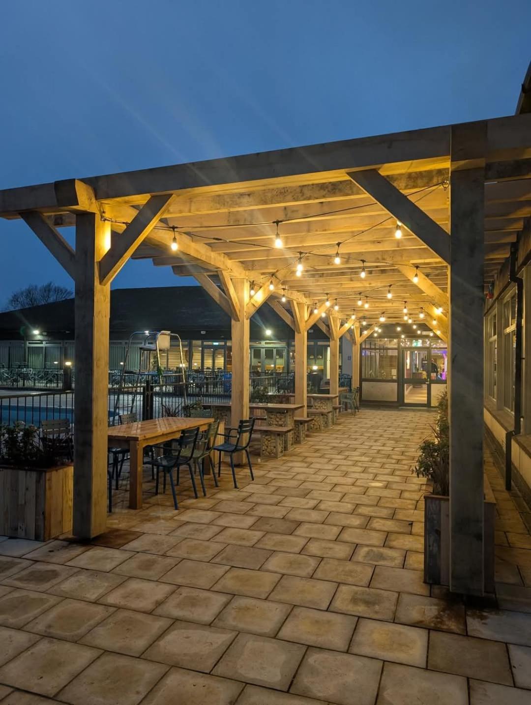 Lake Escape - Hoburne Cotswolds South Cerney Exterior photo